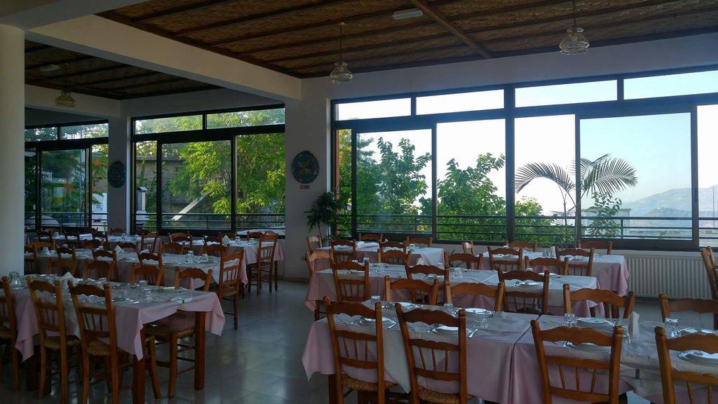 Two Flowers Hotel Pedhoulas Exterior photo